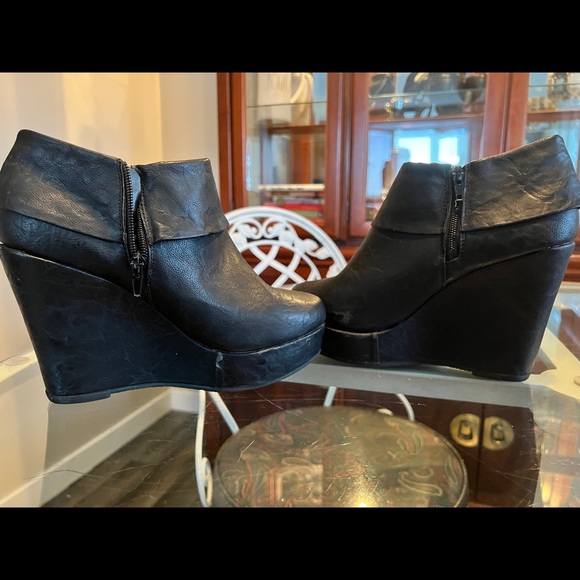 Black wedge ankle booties - Picture 3 of 6